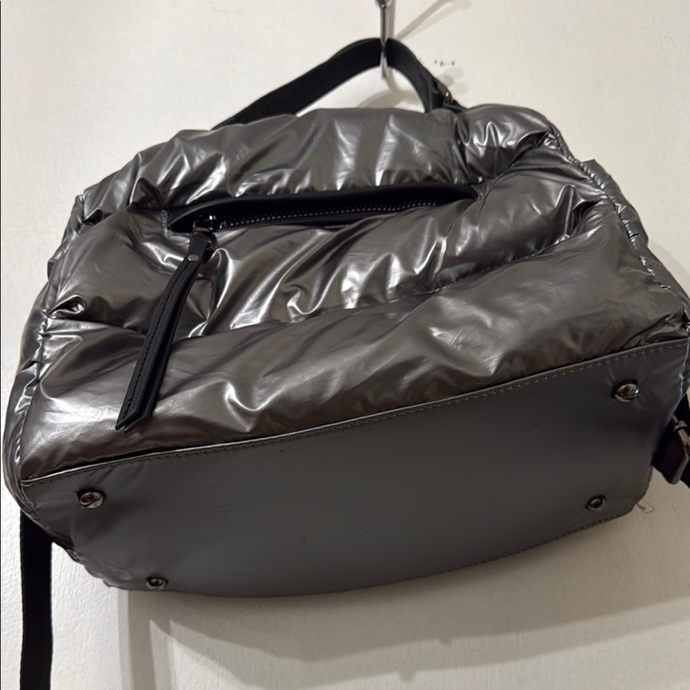 Quilted Silver Women's Bag. - Picture 2 of 10